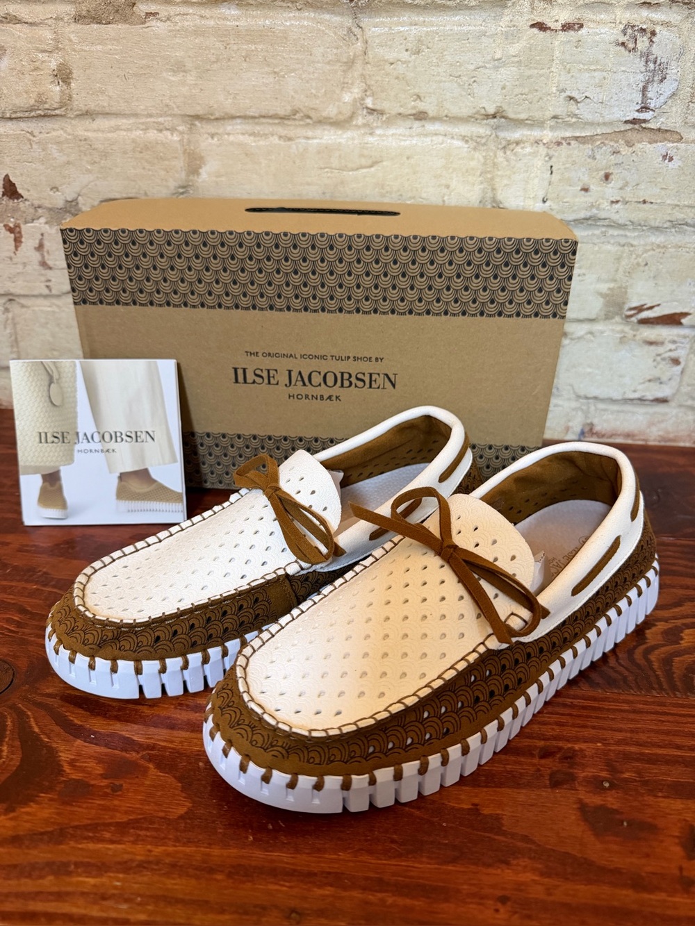Ilse Jacobsen Women’s Cashew and White  Loafer